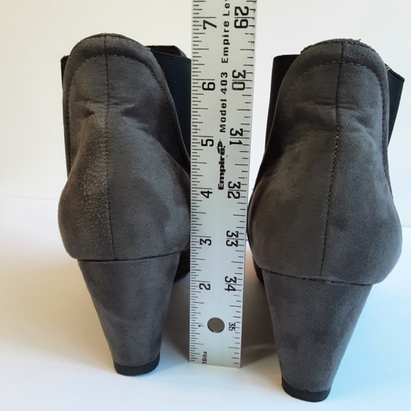 New Directions Gray "Suede" Pull On Wedge Ankle Bootie Cindy 9M - New Heel Caps - Picture 7 of 10